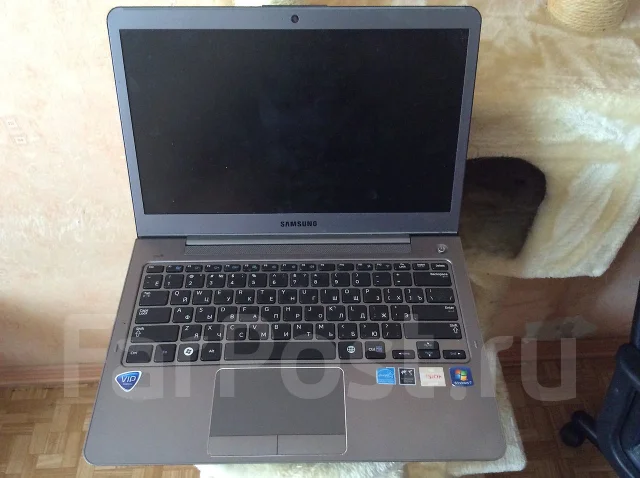 Samsung 535U3C-A04. 2,1����, ��� 4 ��, ���� 500���, WiFi: 1, Bluetooth: 1, ����������� �� 2��. ����