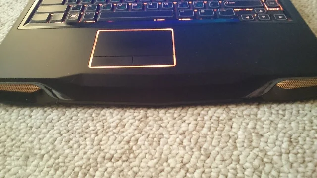 Alienware M14x. 3 000����, ��� 8 ��, ���� 160���, WiFi: 1, Bluetooth: 1, ����������� �� 5��. ����