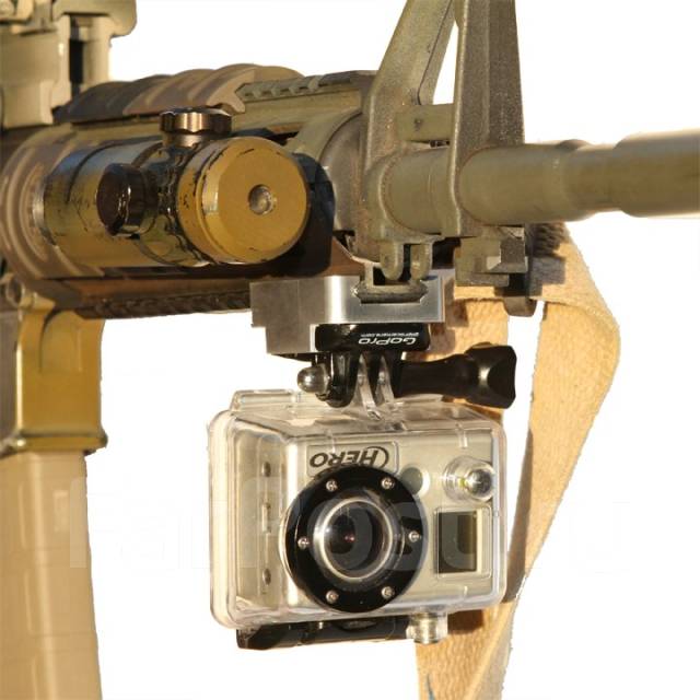 крепление gopro на оружие. камера пулемет. пулемёт с видеокамерой и прожектором. крепление экшн камеры на оружие. видеокамера для оружия плоская.