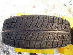 Bridgestone Blizzak Revo2. Зимние, 2011 год, износ: 30%, 2 шт