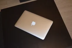Apple MacBook Air 11 2013 Mid MD711. 1,3����, ��� 4 ��, ���� 128���, WiFi, Bluetooth, ����������� �� 9��. ����