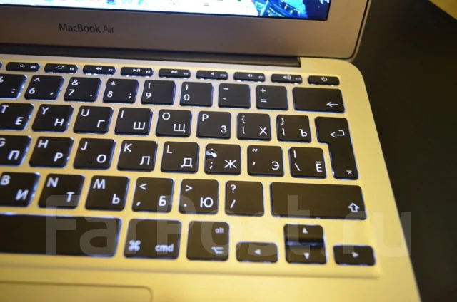 Apple MacBook Air 11 2013 Mid MD711. 1,3����, ��� 4 ��, ���� 128���, WiFi: 1, Bluetooth: 1, ����������� �� 9��. ����