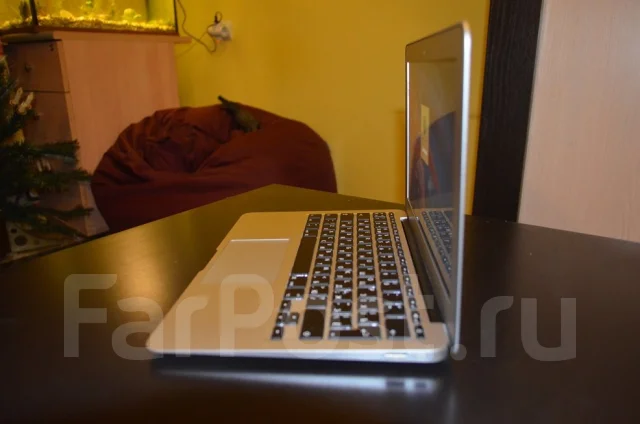 Apple MacBook Air 11 2013 Mid MD711. 1,3����, ��� 4 ��, ���� 128���, WiFi: 1, Bluetooth: 1, ����������� �� 9��. ����