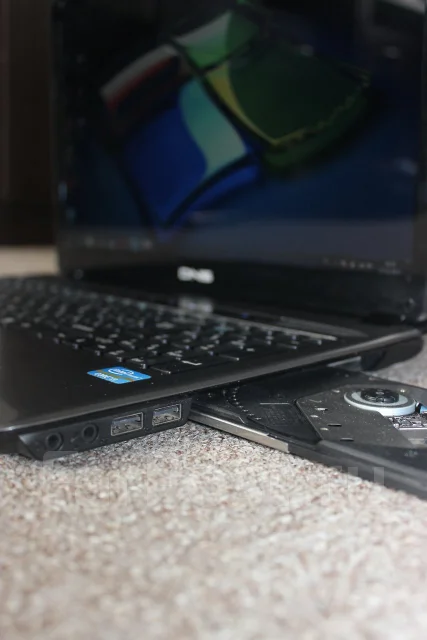 DNS. 2,4����, ��� 4 ��, ���� 750���, WiFi: 1, Bluetooth: 1, ����������� �� 2��. ����