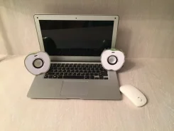 Apple MacBook Air. ��� 4 ��, ���� 500���, ����������� �� 5��. ����