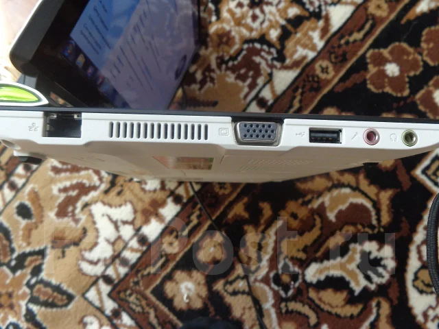 Acer Aspire One D250. 1,6����, ��� 2048 ��, ���� 160���, WiFi: 1, ����������� �� 2��. ����