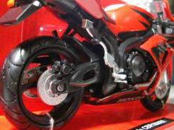 Модель мотоцикла Honda CBR 1000RR ! маштаб 1/12.