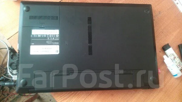 Samsung 300V5A. 2����, ��� 6 ��, ���� 610���, WiFi: 1, Bluetooth: 1, ����������� �� 3��. ����
