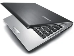 Samsung Q330. 13.3", 2,4����, ��� 3072 ��, ���� 300���, WiFi, Bluetooth ����