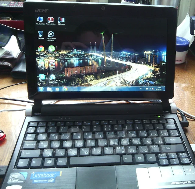 Acer Aspire One D250. 1,6����, ��� 2048 ��, ���� 160���, WiFi: 1, ����������� �� 2��. ����
