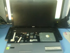 Acer Aspire E1-571G. 2,6����, ��� 4 ��, ���� 500���, WiFi, Bluetooth, ����������� �� 3��. ����