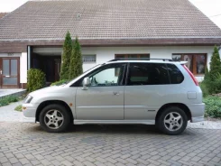 Mitsubishi Space Runner ����