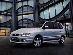 Mitsubishi Space Star ����