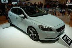 Volvo V40 ����