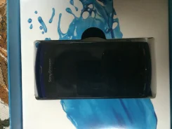 Sony Ericsson Vivaz. �/�