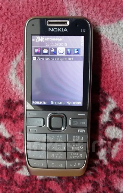 Nokia E52 ����