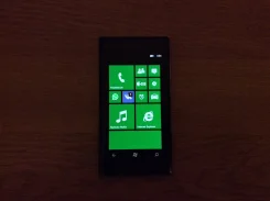 Nokia Lumia 800. �/�