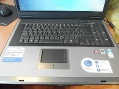 Asus F7. 2,0����, ��� 2048 ��, ���� 160���, WiFi, Bluetooth, ����������� �� 5��. ����