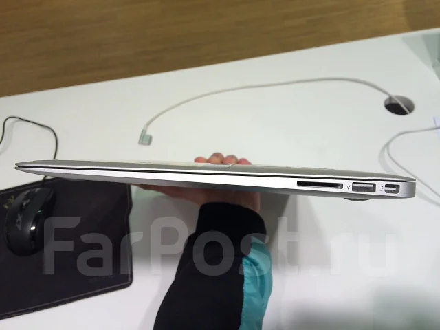 Apple MacBook Air 13 2013 Mid MD760. 1,3����, ��� 4 ��, ���� 128���, WiFi: 1, Bluetooth: 1, ����������� �� 12��. ����