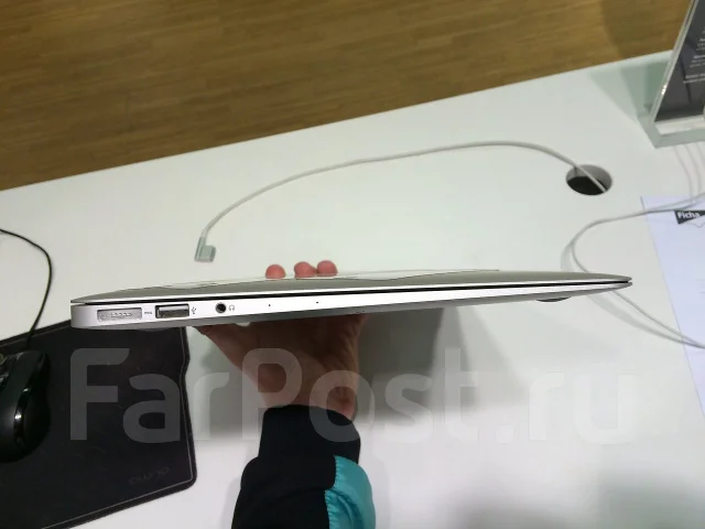 Apple MacBook Air 13 2013 Mid MD760. 1,3����, ��� 4 ��, ���� 128���, WiFi: 1, Bluetooth: 1, ����������� �� 12��. ����