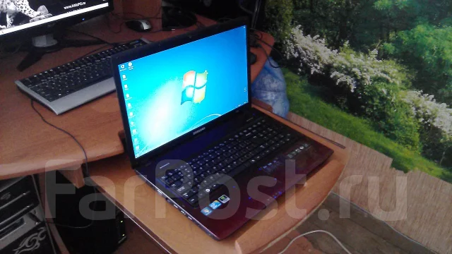 Samsung R780. 2,7����, ��� 4 ��, ���� 500���, WiFi: 1, Bluetooth: 1, ����������� �� 2��. ����