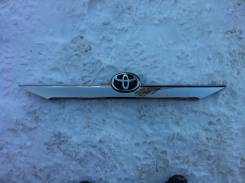 Накладка крышки багажника. Toyota Camry