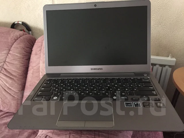 Samsung 530U3C. 1,7����, ��� 4 ��, ���� 500���, WiFi: 1, Bluetooth: 1, ����������� �� 4��. ����