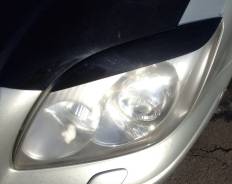 Накладка на фару. Toyota Avensis