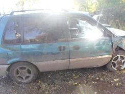 Mitsubishi Space Runner ����
