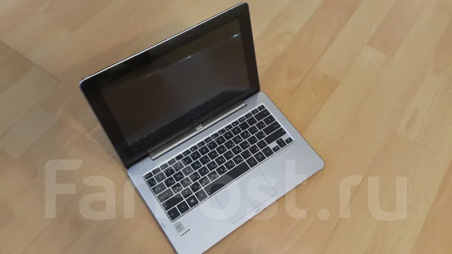Asus Transformer Book TX201LA. 16����, ��� 4 ��, ���� 500���, WiFi: 1, Bluetooth: 1, ����������� �� 7��. ����