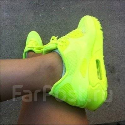 Bright yellow shoes nike hotsell