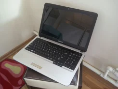 Samsung RV510. 1,7����, ��� 2048 ��, ���� 80���, WiFi, ����������� �� 2��.
