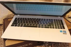 Asus X552EA. 1����, ��� 2048 ��, ���� 500���, WiFi, Bluetooth, ����������� �� 4��. ����