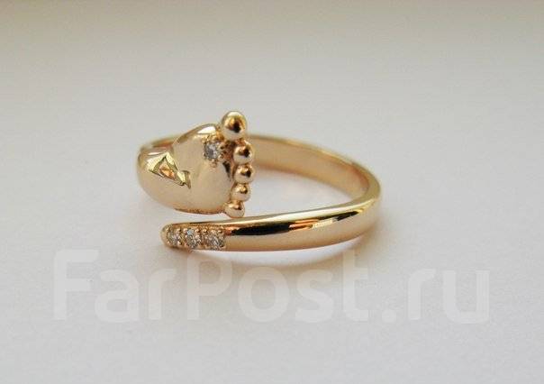 Золотое кольцо с бриллиантами. На рождение ребенка, всем, новый, в наличии. Цена: 19 350₽ во Владивостоке