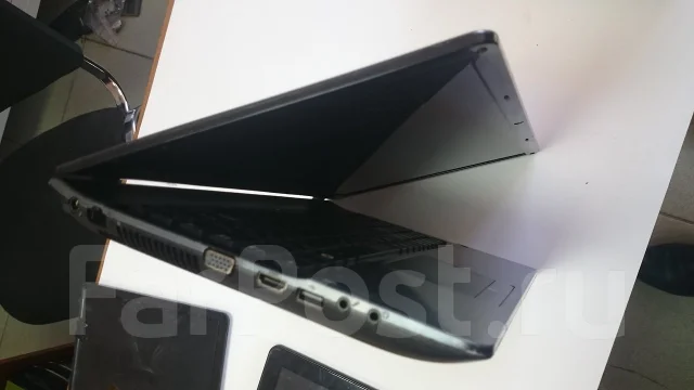 Samsung 300E5A. ��� 4 ��, ���� 250���, WiFi: 1, Bluetooth: 1, ����������� �� 4��. ����