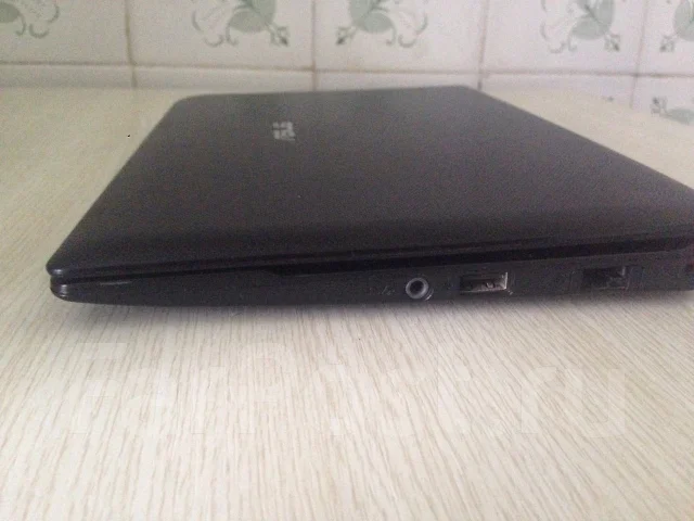 Asus Eee PC X101H. 1,6����, ��� 1024 ��, ���� 320���, WiFi: 1, ����������� �� 7��. ����