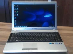 Samsung RV520. 230����, ��� 8 ��, ���� 640���, WiFi: 1, Bluetooth: 1, ����������� �� 3��. ����