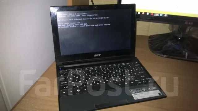 Acer Aspire One D255. 1,6����, ��� 1024 ��, WiFi: 1, Bluetooth: 1, ����������� �� 8��. ����