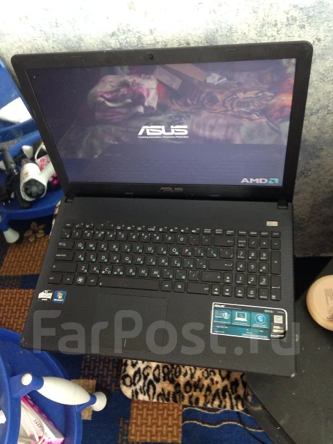 Asus X501U. 450����, ��� 2048 ��, ���� 320���, WiFi: 1, Bluetooth: 1, ����������� �� 3��. ����