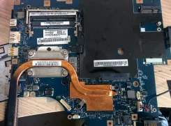 Lenovo IdeaPad Z565 ����