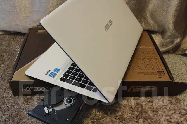 Asus X551MA. 1,8����, ��� 2048 ��, ���� 500���, WiFi: 1, Bluetooth: 1, ����������� �� 4��. ����