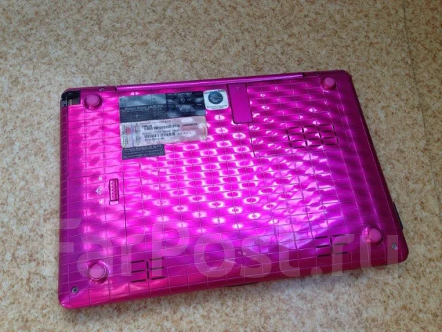 Asus Eee PC 1008P. 1,6����, ��� 2048 ��, ���� 250���, WiFi: 1, Bluetooth: 1, ����������� �� 1��. ����