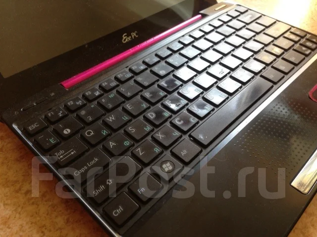 Asus Eee PC 1008P. 1,6����, ��� 2048 ��, ���� 250���, WiFi: 1, Bluetooth: 1, ����������� �� 1��. ����