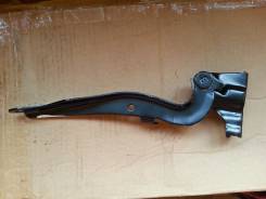 Крепление капота. Toyota: Yaris, Sienta, Prius C, Vitz, Corolla Axio, Corolla Fielder, Prius, Aqua Двигатель 1NZFXE
