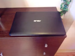 Asus X751. 2,1����, ��� 4 ��, ���� 400���, WiFi, Bluetooth, ����������� �� 4��.
