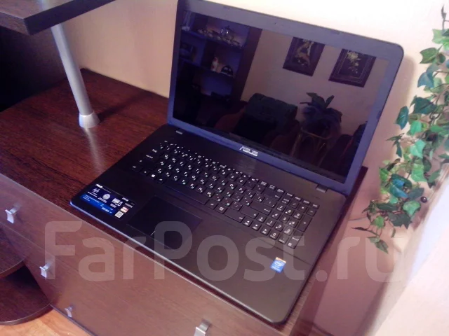 Asus X751. 2,1����, ��� 4 ��, ���� 400���, WiFi: 1, Bluetooth: 1, ����������� �� 4��. ����