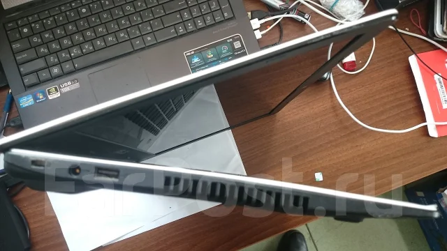 Asus X501A. ��� 4 ��, ���� 320���, WiFi: 1, Bluetooth: 1, ����������� �� 2��. ����