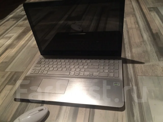 Sony VAIO Fit 15. 3,1����, ��� 4 ��, ���� 1 000���, WiFi: 1, Bluetooth: 1, ����������� �� 4��. ����