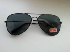 Очки Ray-Ban.