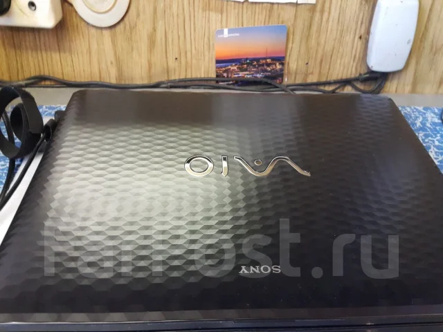 Sony VAIO VPC-EH2S1R. 250����, ��� 8 ��, ���� 240���, WiFi: 1, Bluetooth: 1, ����������� �� 4��. ����